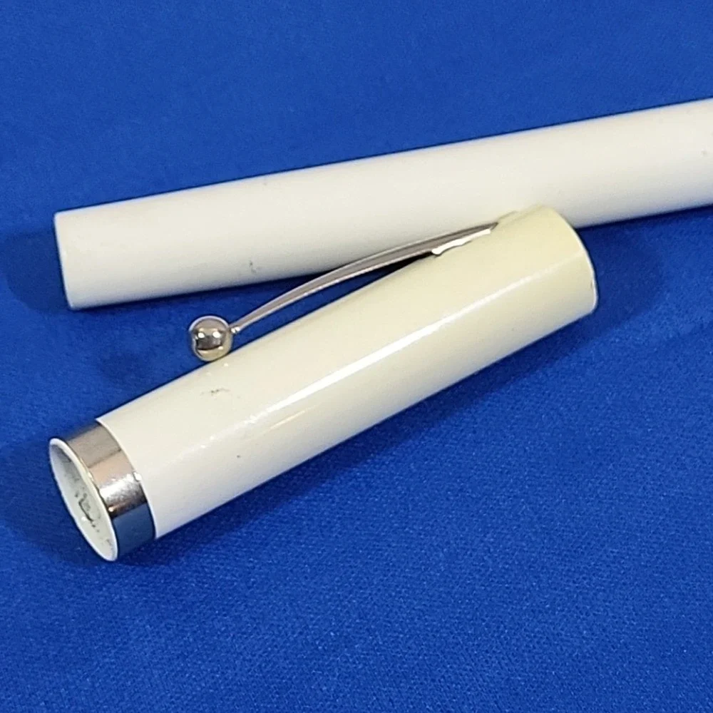 Vintage Mid Century‎ Sheaffer No Nonsense Fountain Pen In White Made In USA Flaw